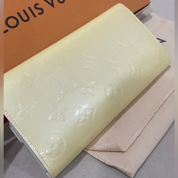Louis Vuitton Vernis Wallet - Picture 5 of 9